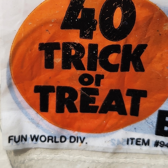 Sealed 1981 Fun World Division Trick or Treat Paper Candy Bags Sealed Package - Picture 4 of 8